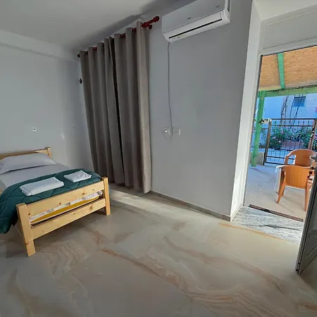 Lukova Rooms בית הארחה