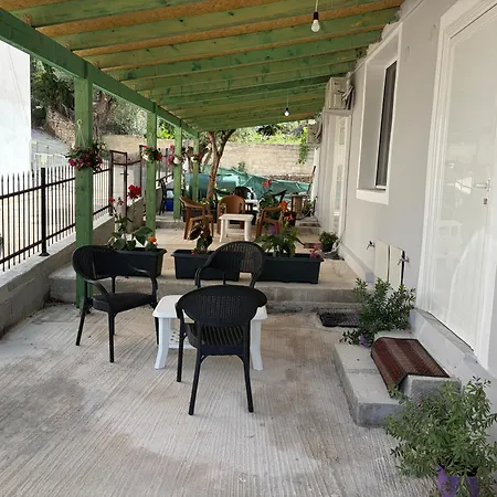 Lukova Rooms