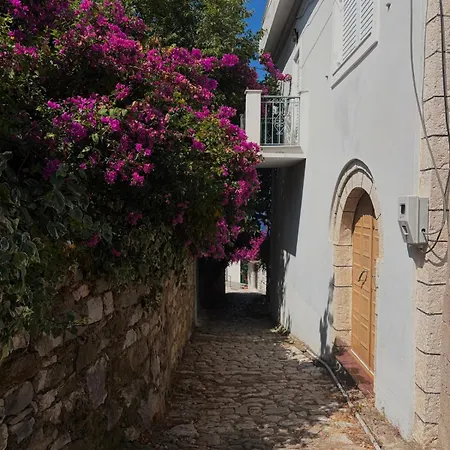 Lukova Rooms בית הארחה Lukovë