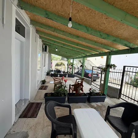 Lukova Rooms 게스트하우스 Lukovë